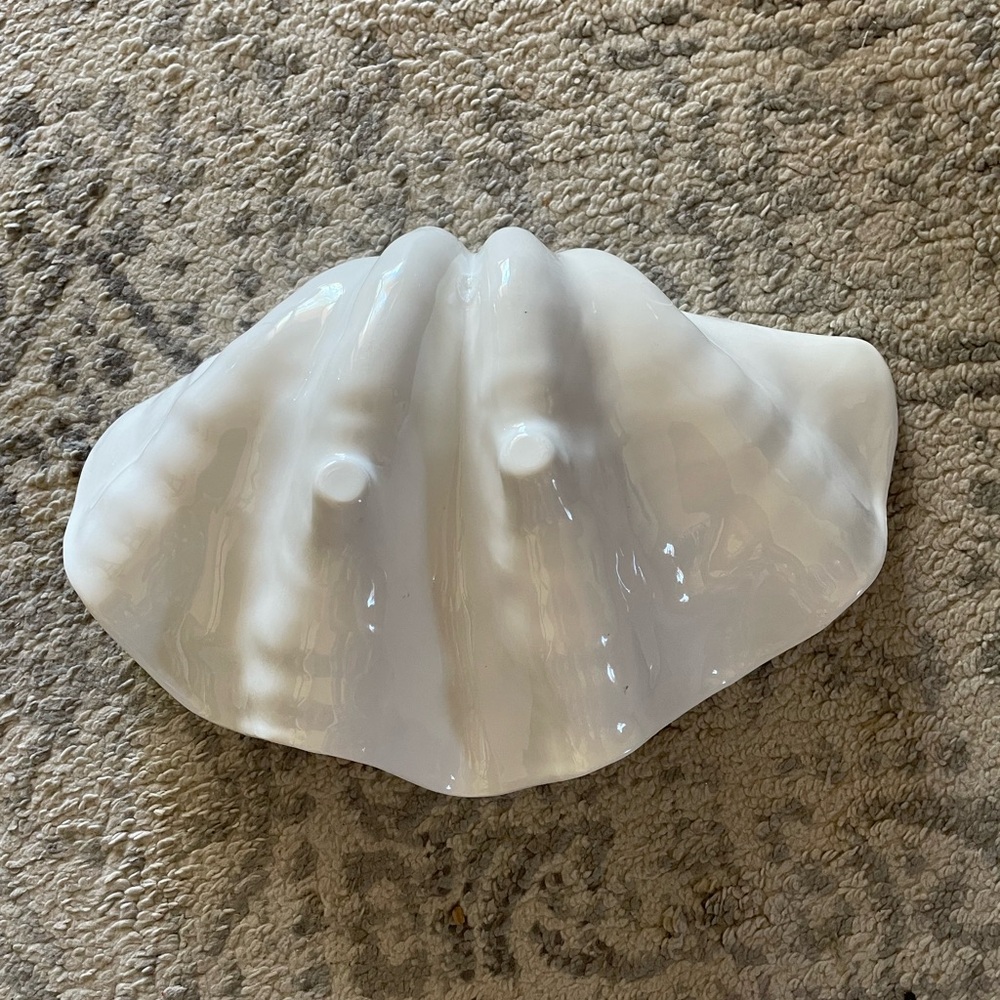 Medium Clam Shell Dish - Picture 3 of 3